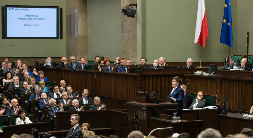 Posłowie PiS płaczą nad swoim losem. Przez Kaczyńskiego od października będą mniej zarabiać
