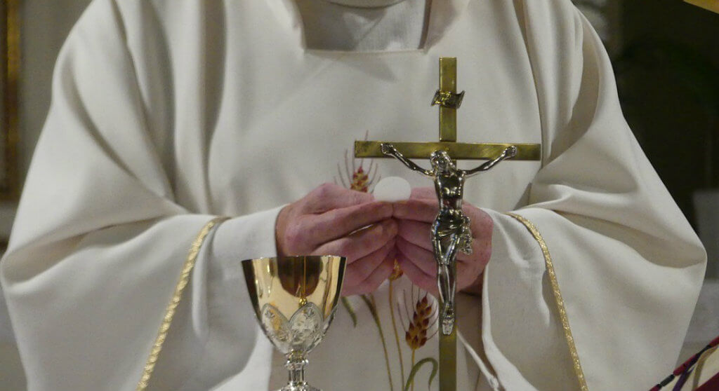 Ksiądz doprowadził 13-latka do samobójstwa. Przez lata pozostał bezkarny