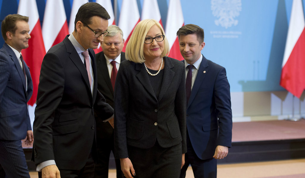 Tanie państwo to bujda. Rząd PiS przyznał rekordowe nagrody