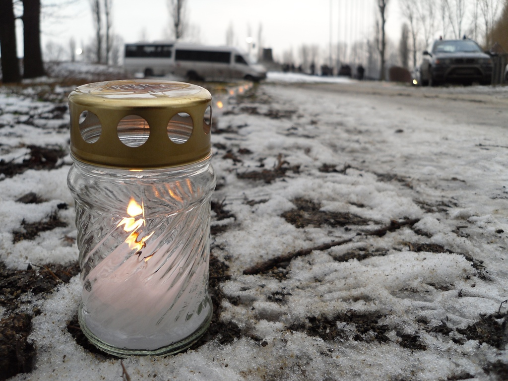 Krakowscy urzędnicy winą za smog nad miastem obarczają... znicze