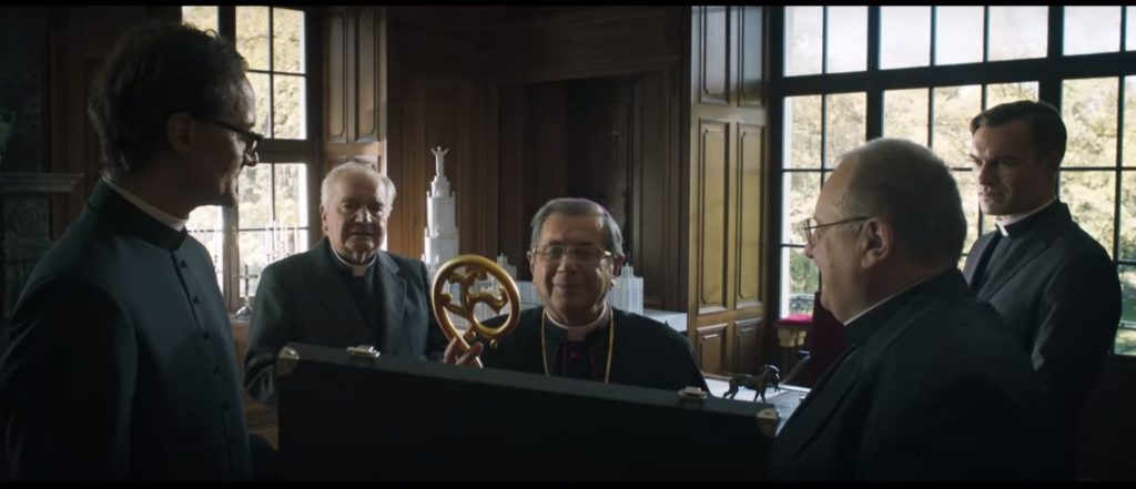Ksiądz wybrał się na "Kler". Jego reakcja podbija internet