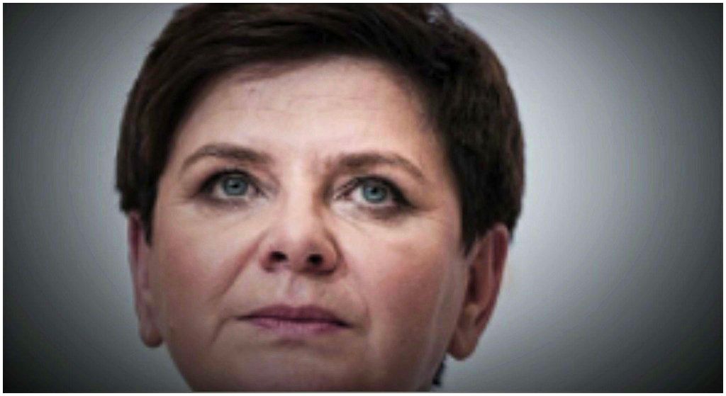 Beata Szydło odwiedziła panią Agnieszkę. Towarzyszył jej... kontrowersyjny polityk PiS