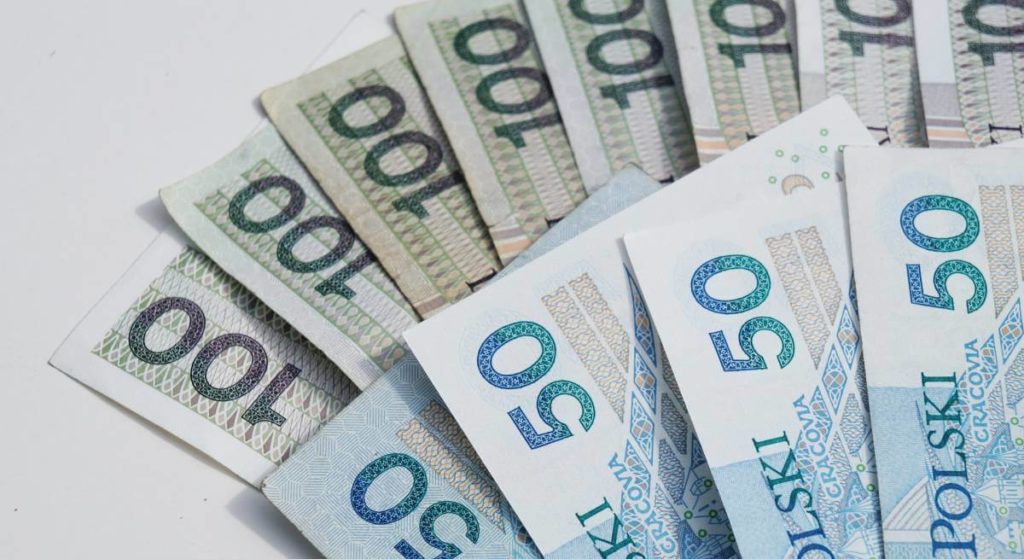 Średnia pensja krajowa to mit. Szokujące wyniki raportu