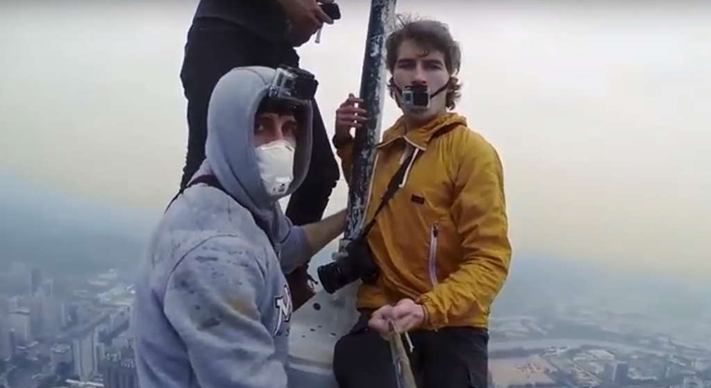 Robisz selfie? Uważaj, jest bardziej niebezpieczne niż się wydaje! Zbiera śmiertelne żniwo