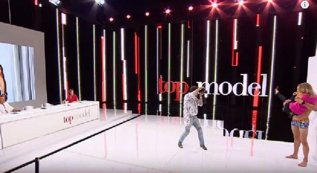 TVN oszczędza na tym ogromną sumę. Wykorzystują do tego olbrzymi dom
