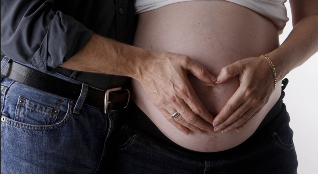 Po porodzie lekarze robią to bez wiedzy pacjentki. "Szew mężowski" ma bolesne skutki