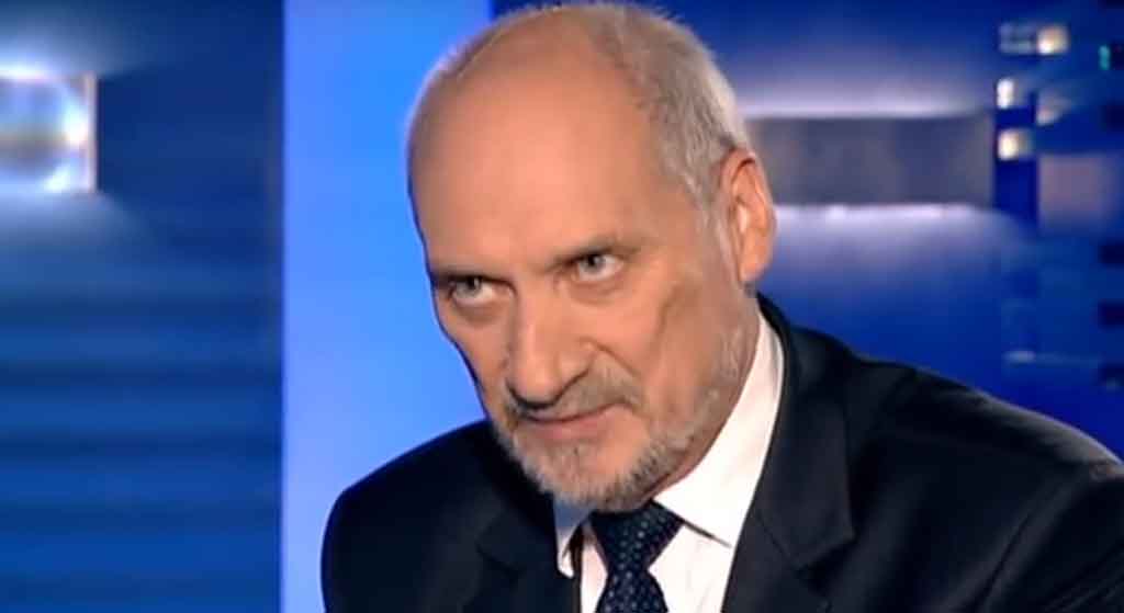 Nowe ustalenia o Macierewiczu. Tym razem się nie podniesie
