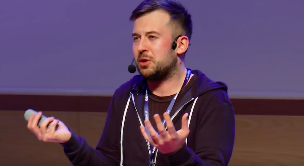 Został nauczycielem roku, zaprosił ukochanego na scenę. "Najwyżej zabiorą mi tytuł"