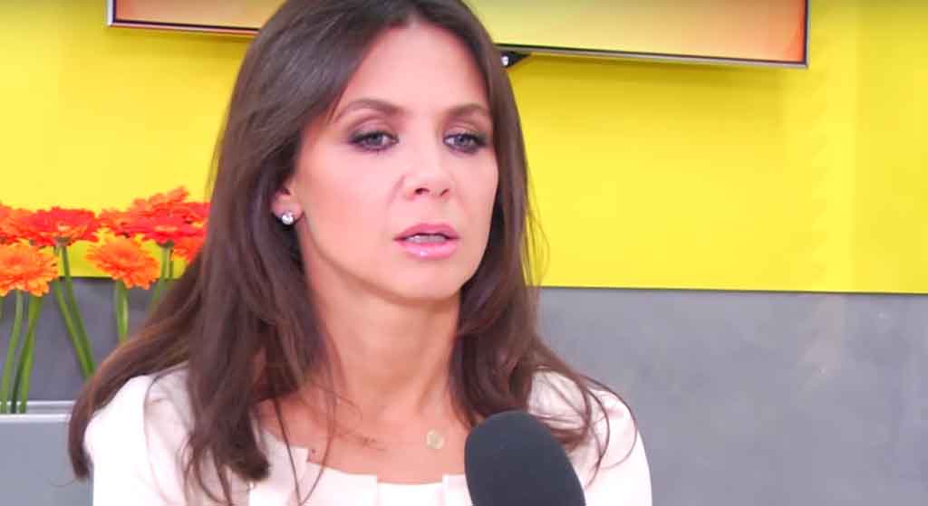Kinga Rusin spali się ze wstydu?! Półnagie zdjęcia jej córki krążą po sieci