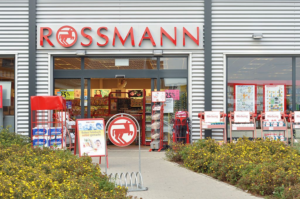 Rossmann swoimi promocjami zadrwił z konkurencji! Polakom opadły szczęki