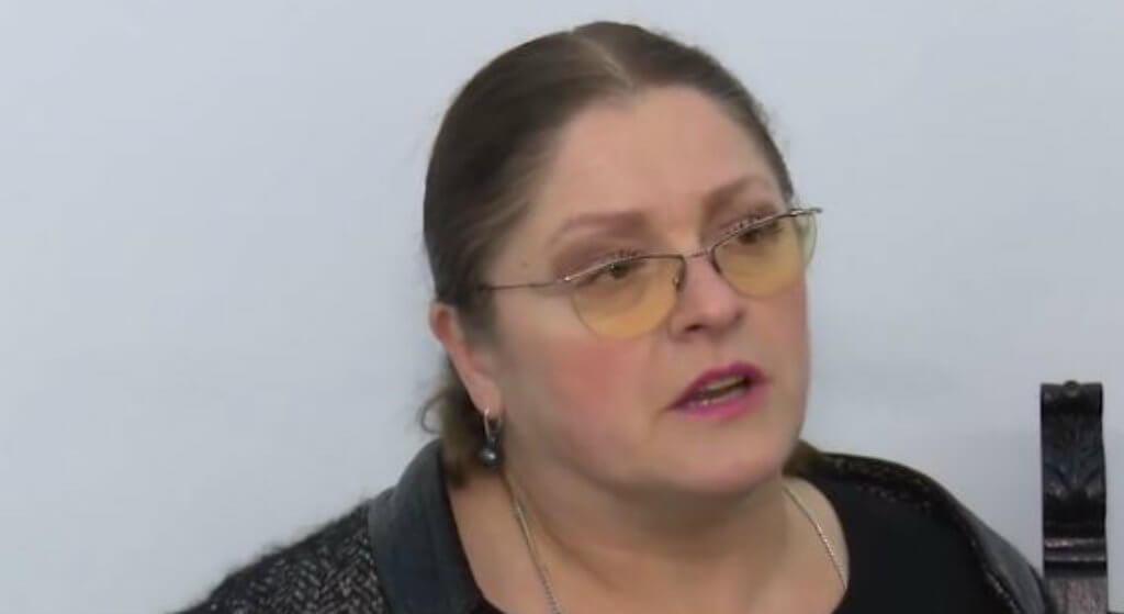 Krystyna Pawłowicz turla się ze śmiechu. Jej chamski żart rozbawił tylko ją