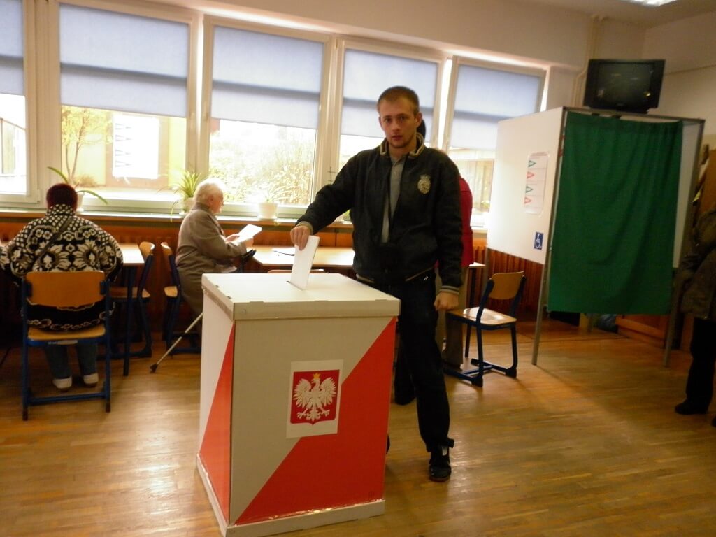 Burda podczas głosowania w Warszawie! Wyborcy odkryli oszustwo?