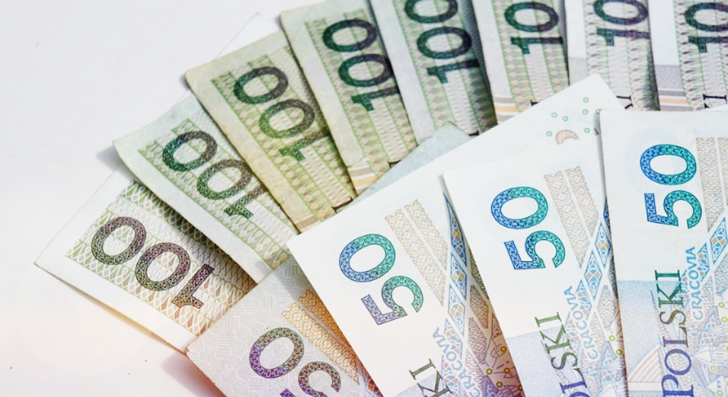 Jeden z największych banków w Polsce rozdaje pieniądze. Wystarczy zrobić prostą rzecz