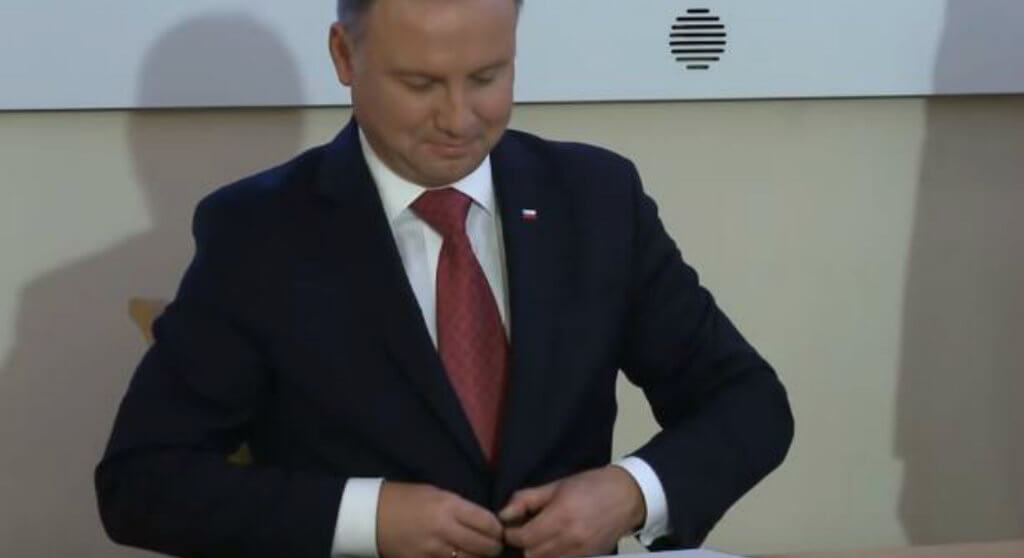 Cały świat śmieje się z Dudy! Co za wstyd, czy on w ogóle myśli co mówi?