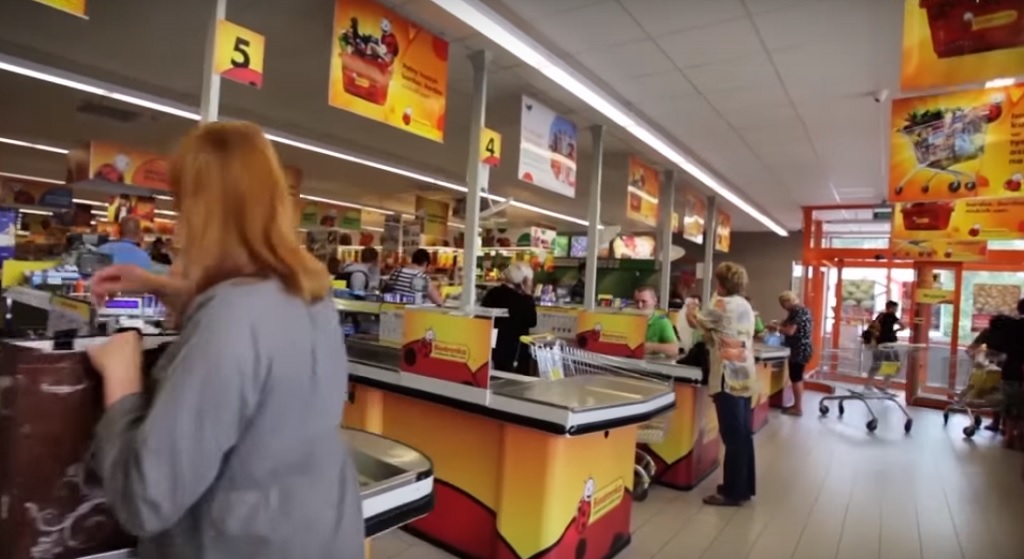 Niesamowita akcja promocyjna! Biedronka rozdaje KOSMICZNE pieniądze