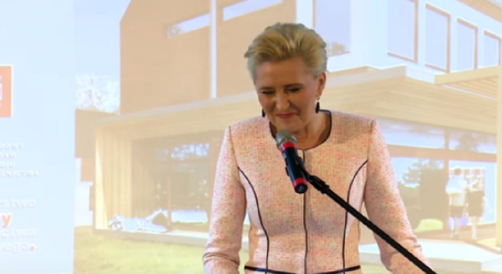 Agata Duda unikała komentarzy. Właśnie opublikowano jej zdjęcie z noworodkiem!
