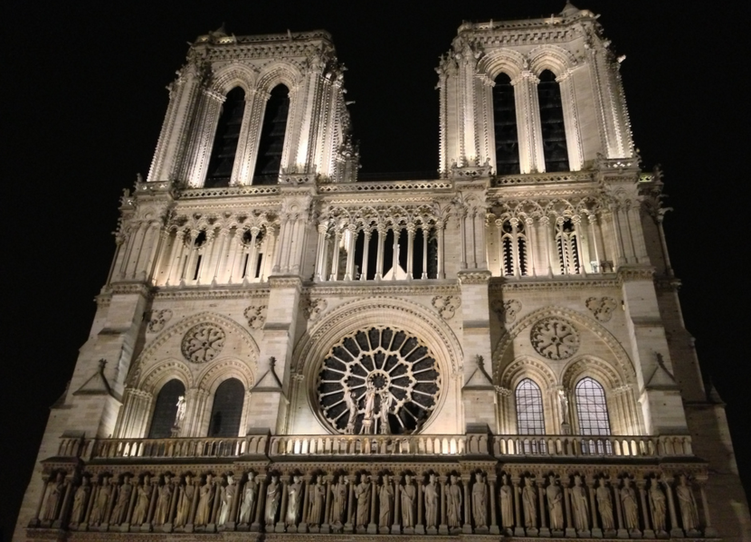 Francja: Przed Katedrą Notre Dame nie będzie tradycyjnej choinki. „To zbyt niebezpieczne”