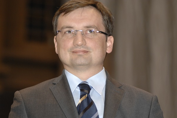 Ziobro stworzył katalog gazet, które mogą kupować sądy. Oto one
