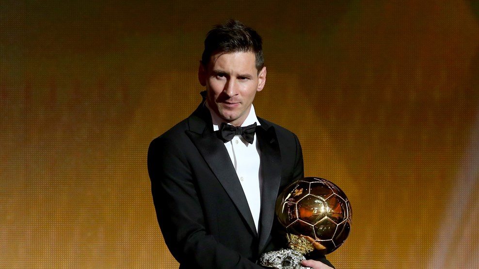 Złota Piłka dla Messiego, a FIFA ocenzurowała napis "100% Jesus"