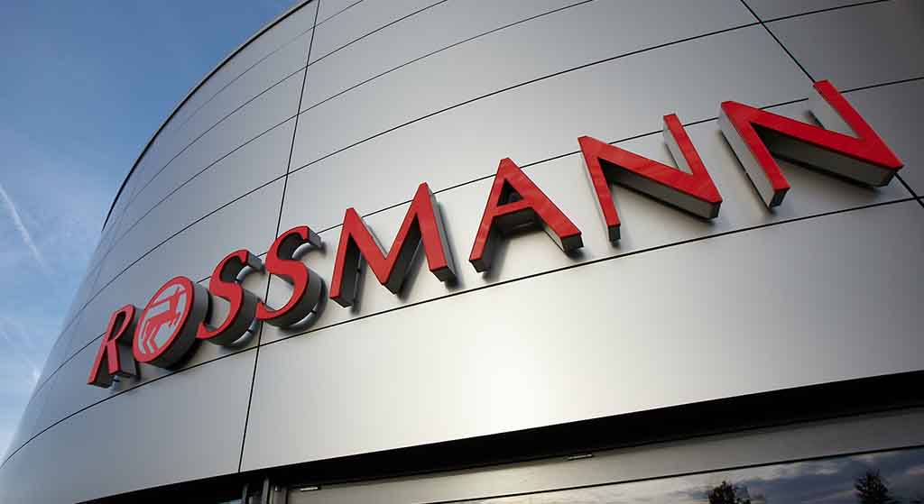 Rossmann kładzie konkurencję na łopatki! Tłumy klientów będą czekać na otwarcie
