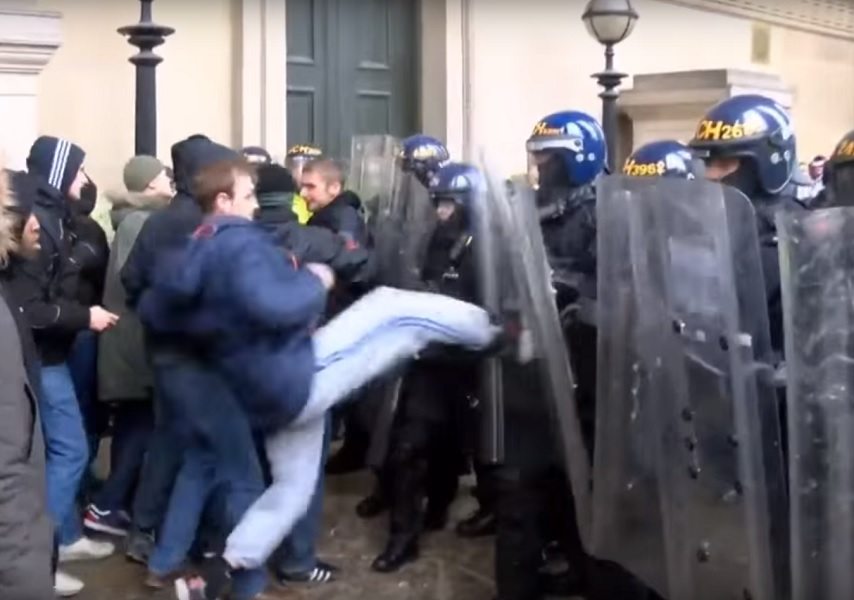 UK: Zamieszki z udziałem Polaków na antyislamskiej manifestacji (video)