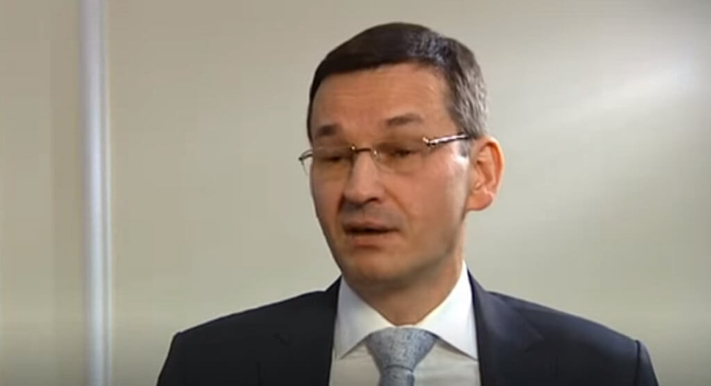 Morawiecki nie wiedział, gdzie ma podziać wzrok! W takich opałach jeszcze nie był