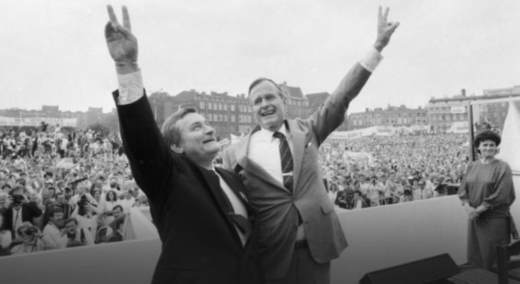 Ostatnie pożegnanie. Smutny Lech Wałęsa uda się na pogrzeb