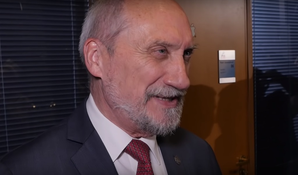 Macierewicz znowu na ustach całej Polski! Co ukrywa polityk?