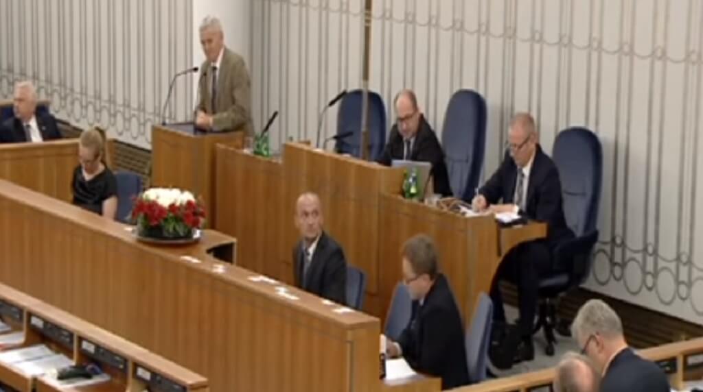 Tak się kosi grubą kasę! Aferzysty z PiS nic nie powstrzymuje