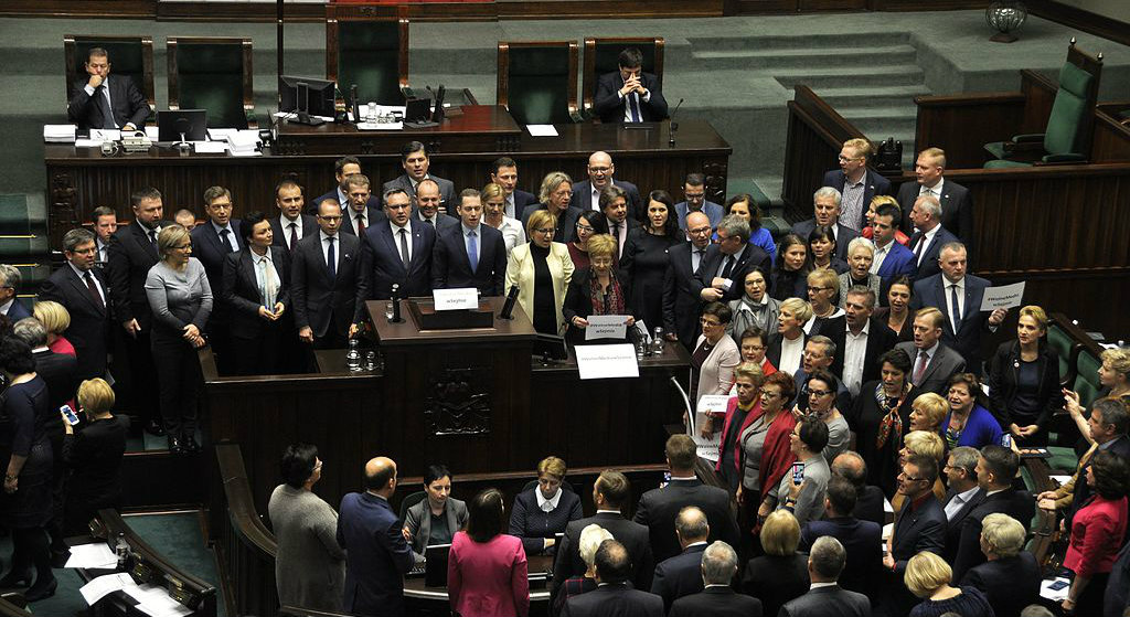 Sejm zmieni się przez transfery! Ujawniono posłów, którzy przejdą do PiS