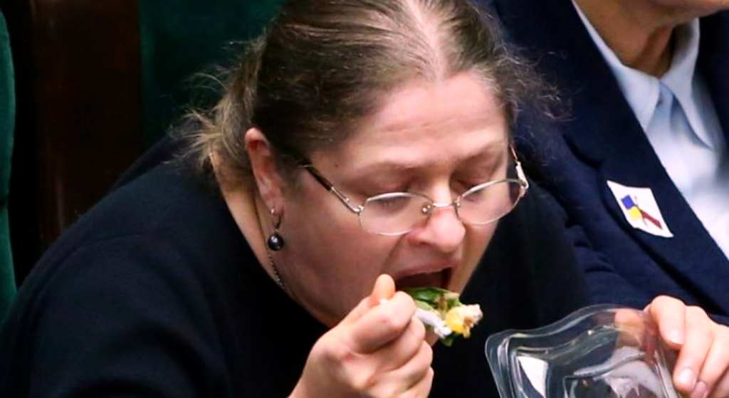 Hipokryzja w czystym wydaniu! Krystyna Pawłowicz atakuje posłów jedzących w Sejmie