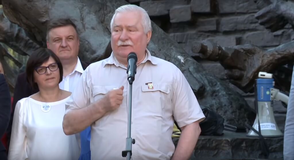 Wyciekł list Wałęsy do Kiszczaka. B. prezydent po raz pierwszy skomentował sprawę