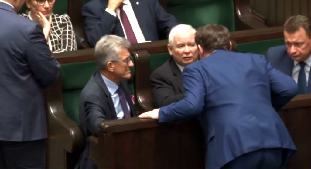Kaczyński wszedł na mównicę i zmroził cały Sejm! Sala zamarła