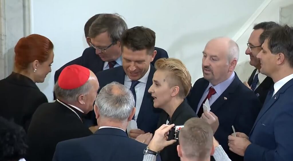 Człowiek Benedykta XVI nie wiedział, gdzie podziać wzrok! Polska opozycja naprawdę to zrobiła