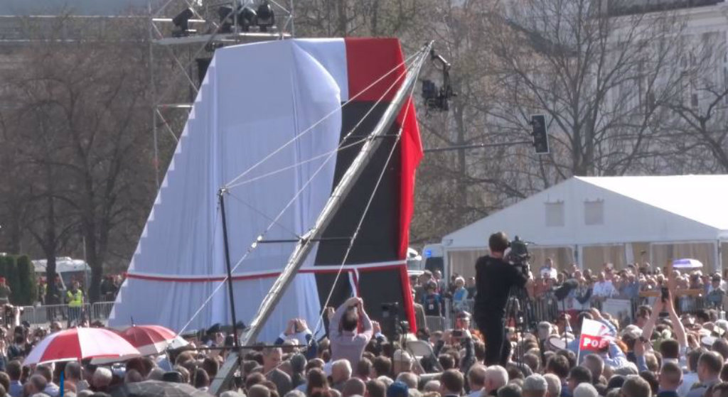 Błagają o datki na pomnik smoleński! Szokujące nagranie znanych posłów PiS