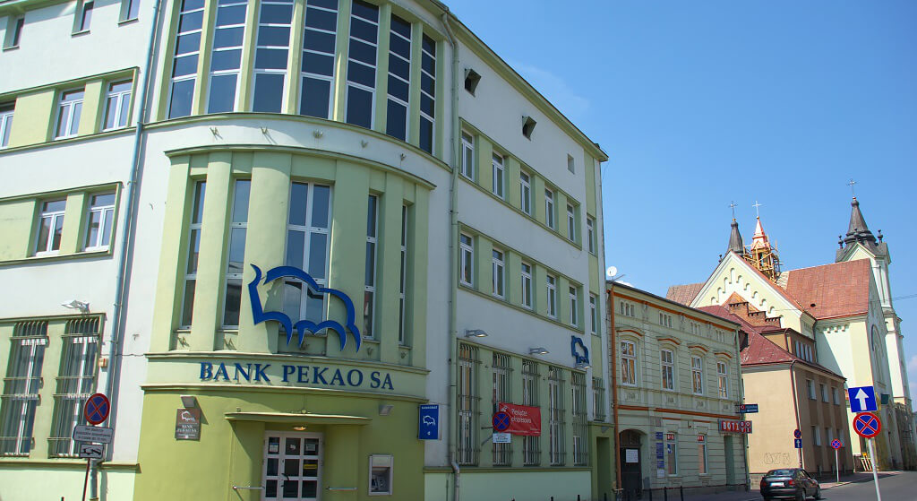 GIGANTYCZNE zmiany w banku Pekao. Co na to klienci?