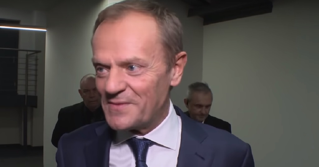 Ile zarabia Donald Tusk? Zarobki wprawiają w osłupienie, Kaczyński dostanie zawału
