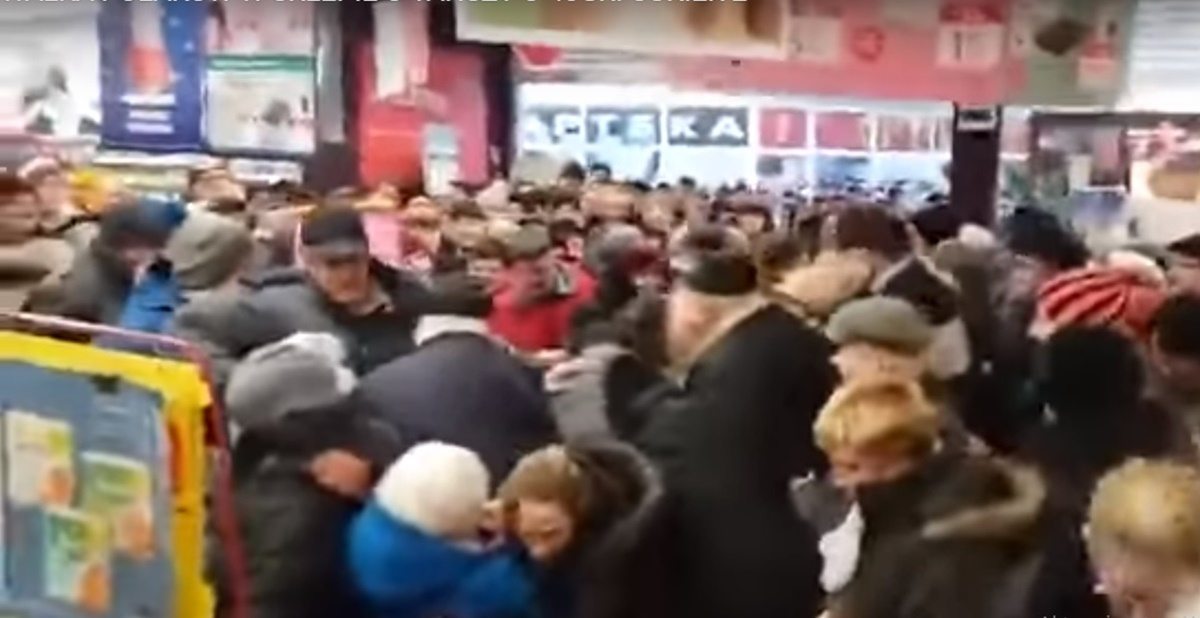 Ludzie tratują się w sklepach i zachowują jak zwierzęta. Dramat w supermarketach