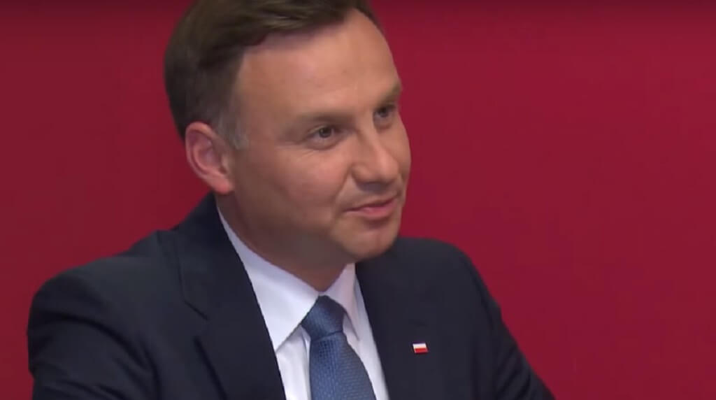 Andrzej Duda jak nastolatek? Miało być serdecznie, wyszło niepoważnie