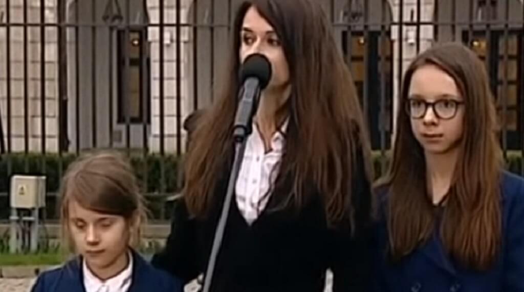 Mroczna stylizacja córki Kaczyńskiej to przeszłość! W świątecznej odmianie jest nie do poznania