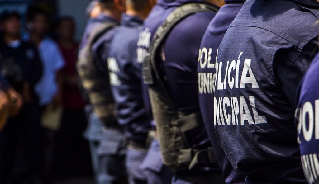 Służby ostrzegają, jest o krok od zamachu. Dziesiątki uzbrojonych policjantów wyszły na ulice