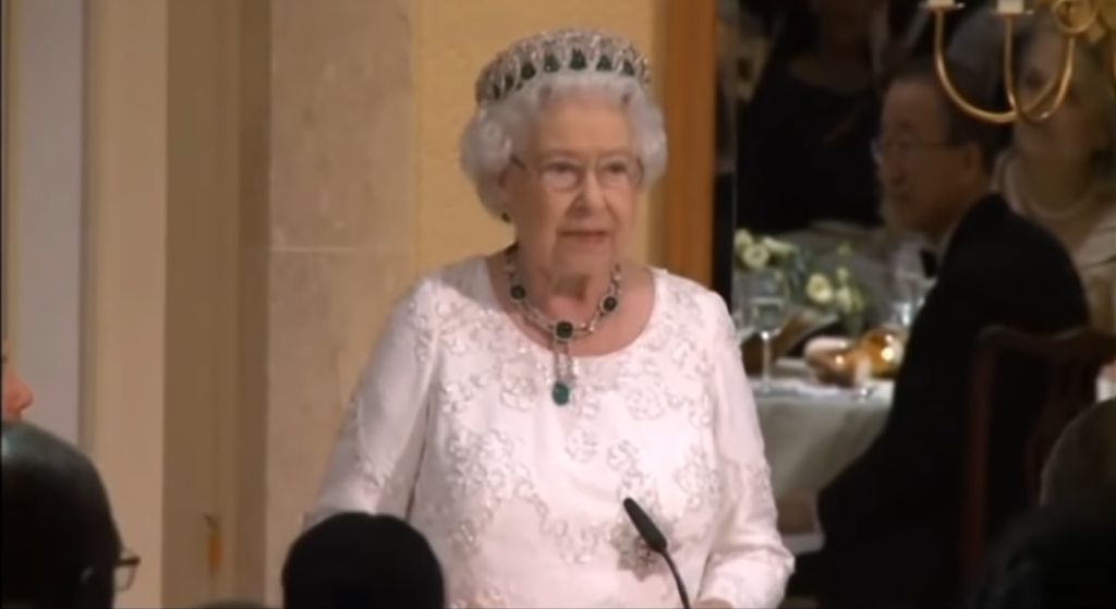 Na zawsze zmieniła oblicze korony, Elżbieta II wciąż nie może o niej zapomnieć