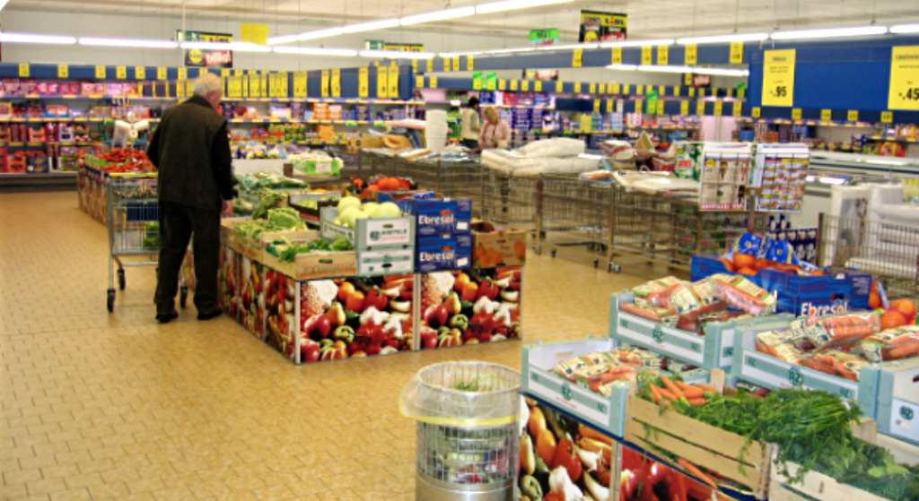 Lidl się pomylił?! Zwykli klienci wywożą zakupy ciężarówkami