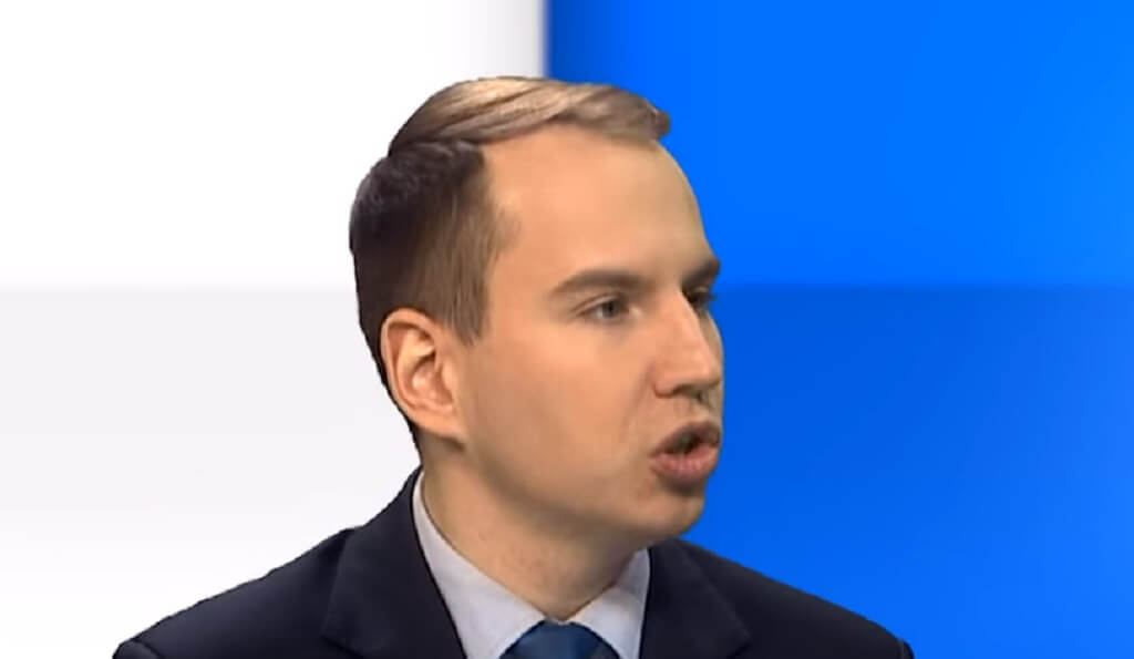 Zapytali Andruszkiewicza o kompetencje. Odpowiedź POWALA