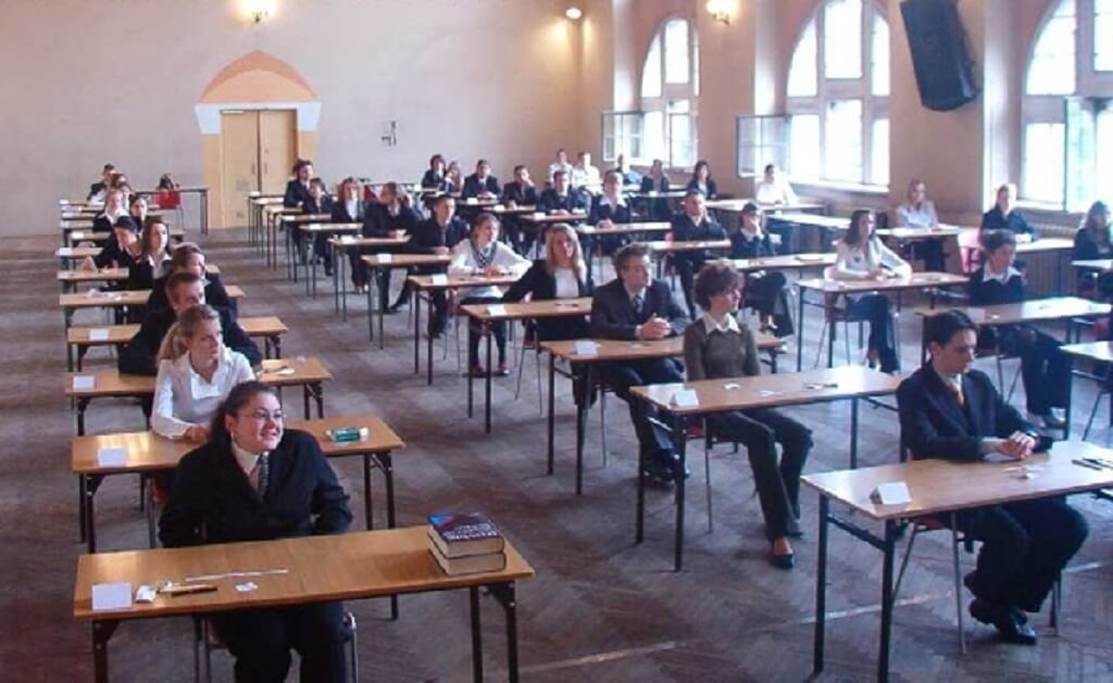 "W tym roku matury NIE będzie!". Uczniowie zostali na lodzie