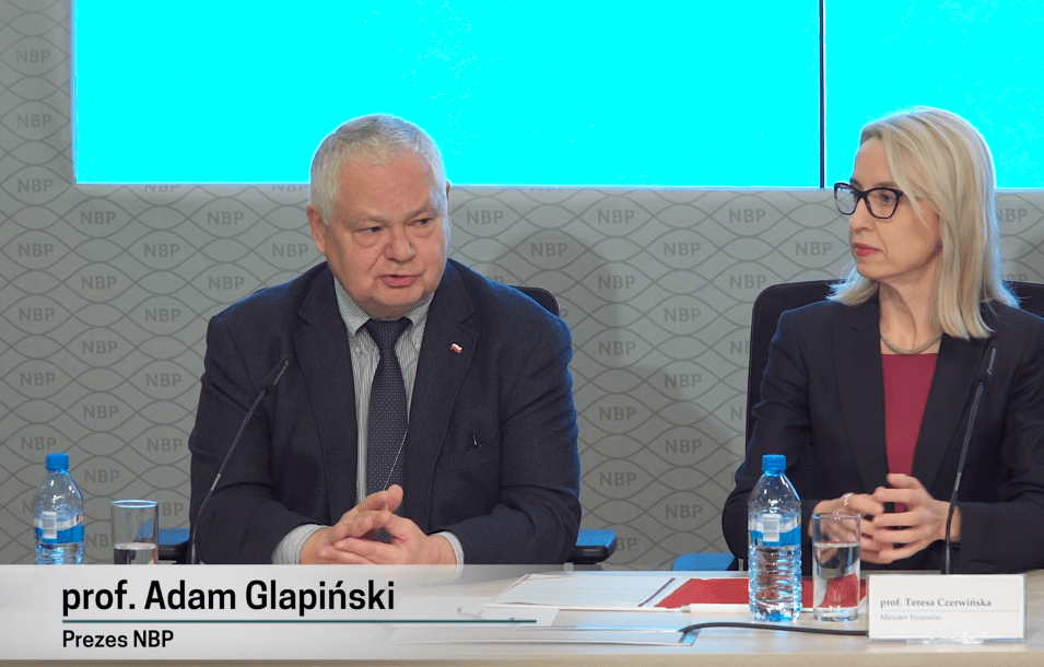 Władza KOMICZNIE broni bogaczy z NBP. Uśmiejecie się po pachy