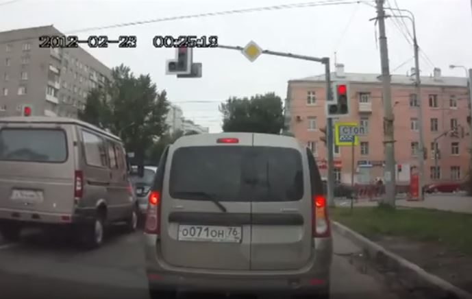 ZPO#42: 30 sekund na rosyjskim skrzyżowaniu. To trzeba zobaczyć (video)