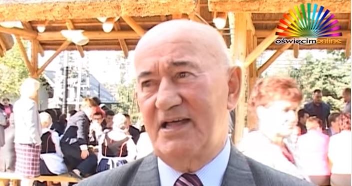 Remont drogi we wsi premier Szydło. Nowy asfalt prowadzi prosto do jej domu