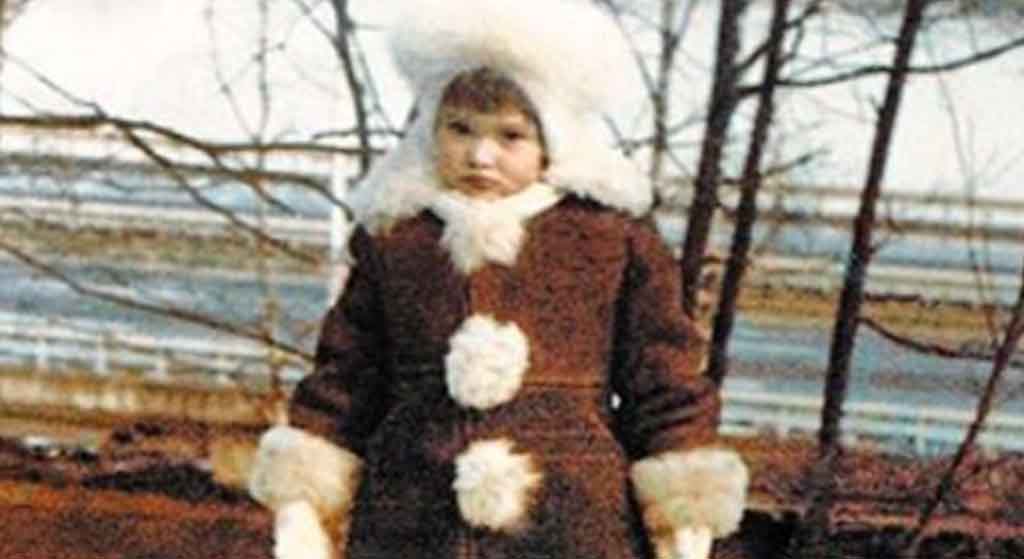 Kim jest ta mała, urocza dziewczynka? Dziś to rozchwytywana gwiazda!