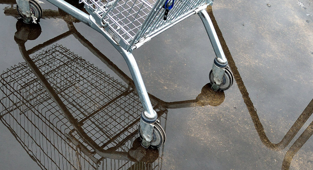 Sieć dużych supermarketów w Polsce zamyka sklepy. Klienci nie mogą uwierzyć